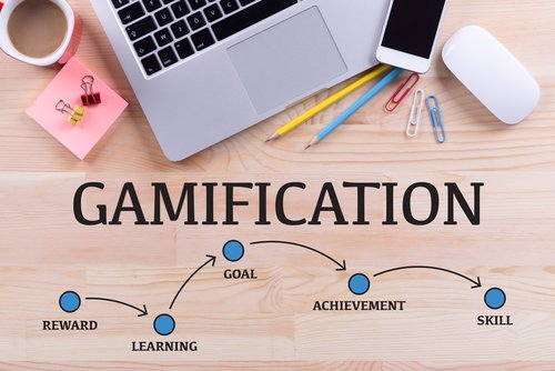Deloitte Leadership Academy (DLA) ในรูปแบบของ Gamification หรือการใช้รูปแบบของเกมไปปรับใช้ในการกระตุ้นและสร้างแรงจูงใจ ให้ผู้เรียนได้เกิดการเรียนรู้